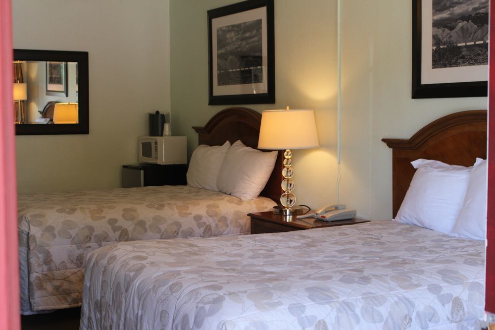 Vineyard Valley Inn โคลเวอร์เดล ภายนอก รูปภาพ