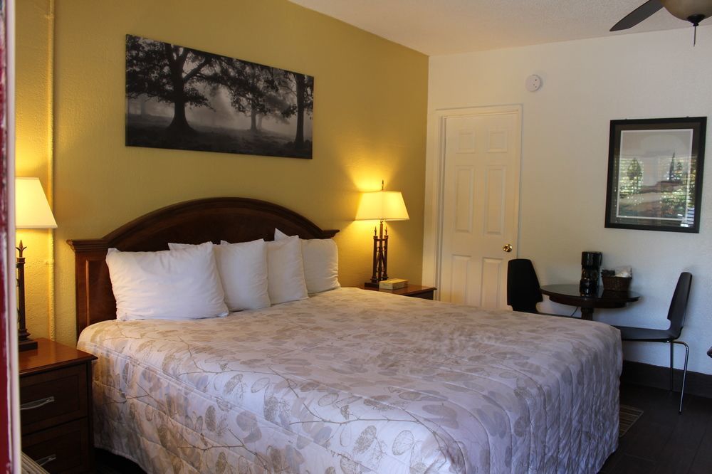 Vineyard Valley Inn โคลเวอร์เดล ภายนอก รูปภาพ