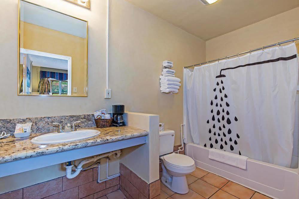 Vineyard Valley Inn โคลเวอร์เดล ภายนอก รูปภาพ